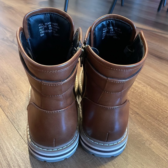 Brown boots. - Rubber sole. Size 8. - Picture 3 of 5